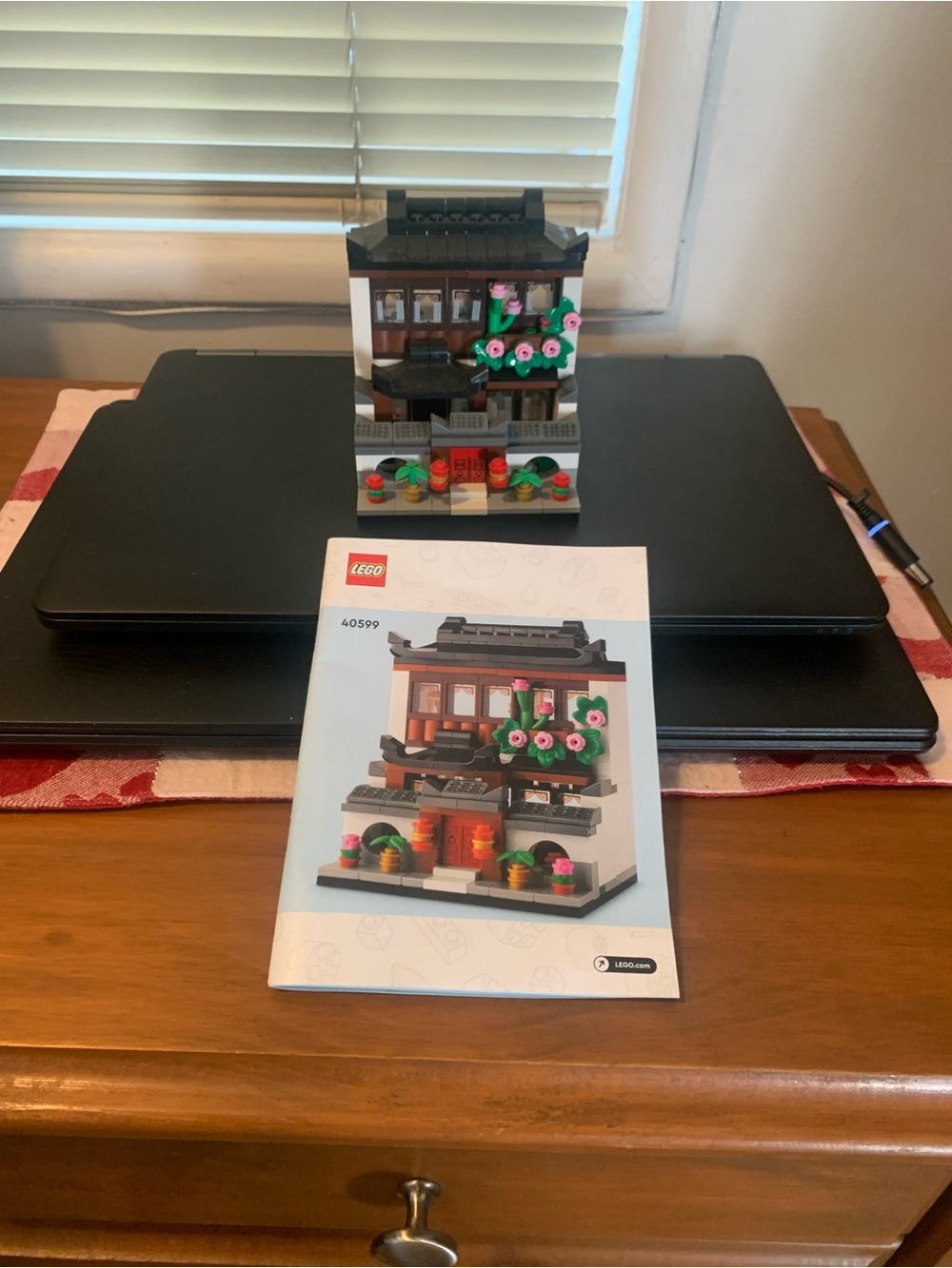 Lego Blossom Shop Mini Modular in Black, Brown and Pink